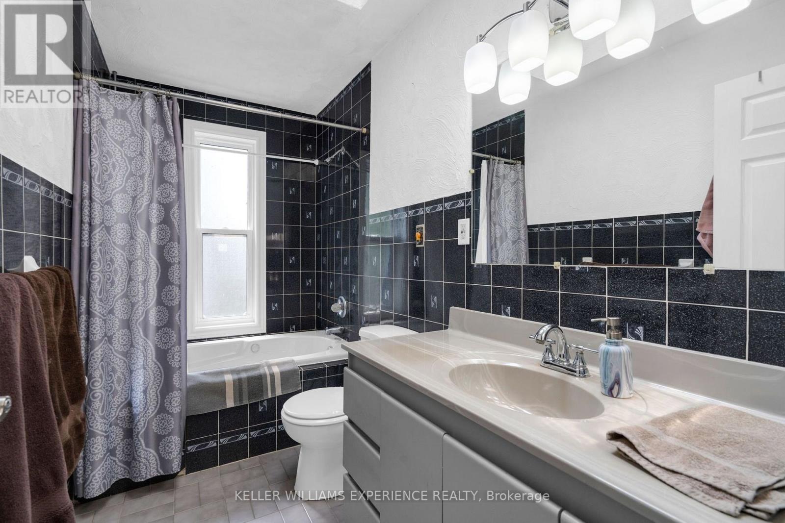 28 Park Street, Tay (Victoria Harbour), Ontario  L0K 2A0 - Photo 11 - S13662476