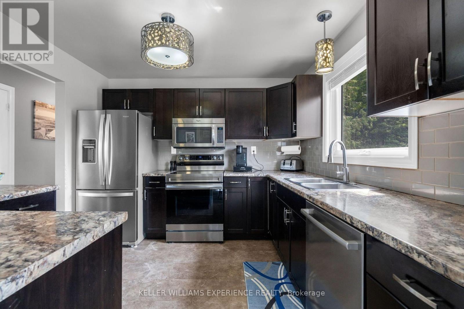 28 Park Street, Tay (Victoria Harbour), Ontario  L0K 2A0 - Photo 4 - S13662476