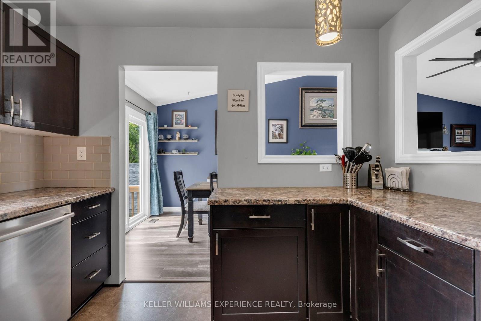 28 Park Street, Tay (Victoria Harbour), Ontario  L0K 2A0 - Photo 5 - S13662476