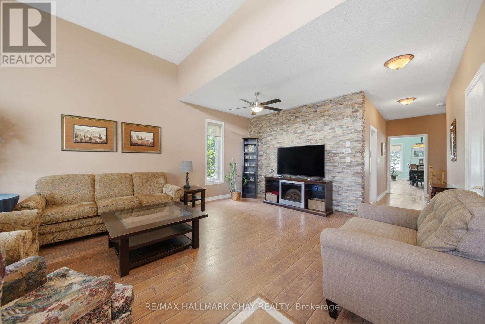 121 Prince William Way, Barrie (Innis-Shore), Ontario  L4M 7H6 - Photo 4 - S13662568