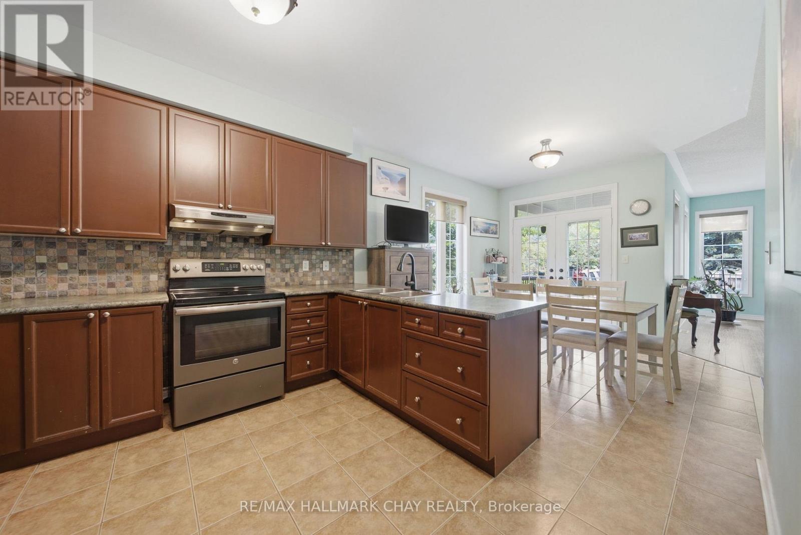 121 Prince William Way, Barrie (Innis-Shore), Ontario  L4M 7H6 - Photo 8 - S13662568