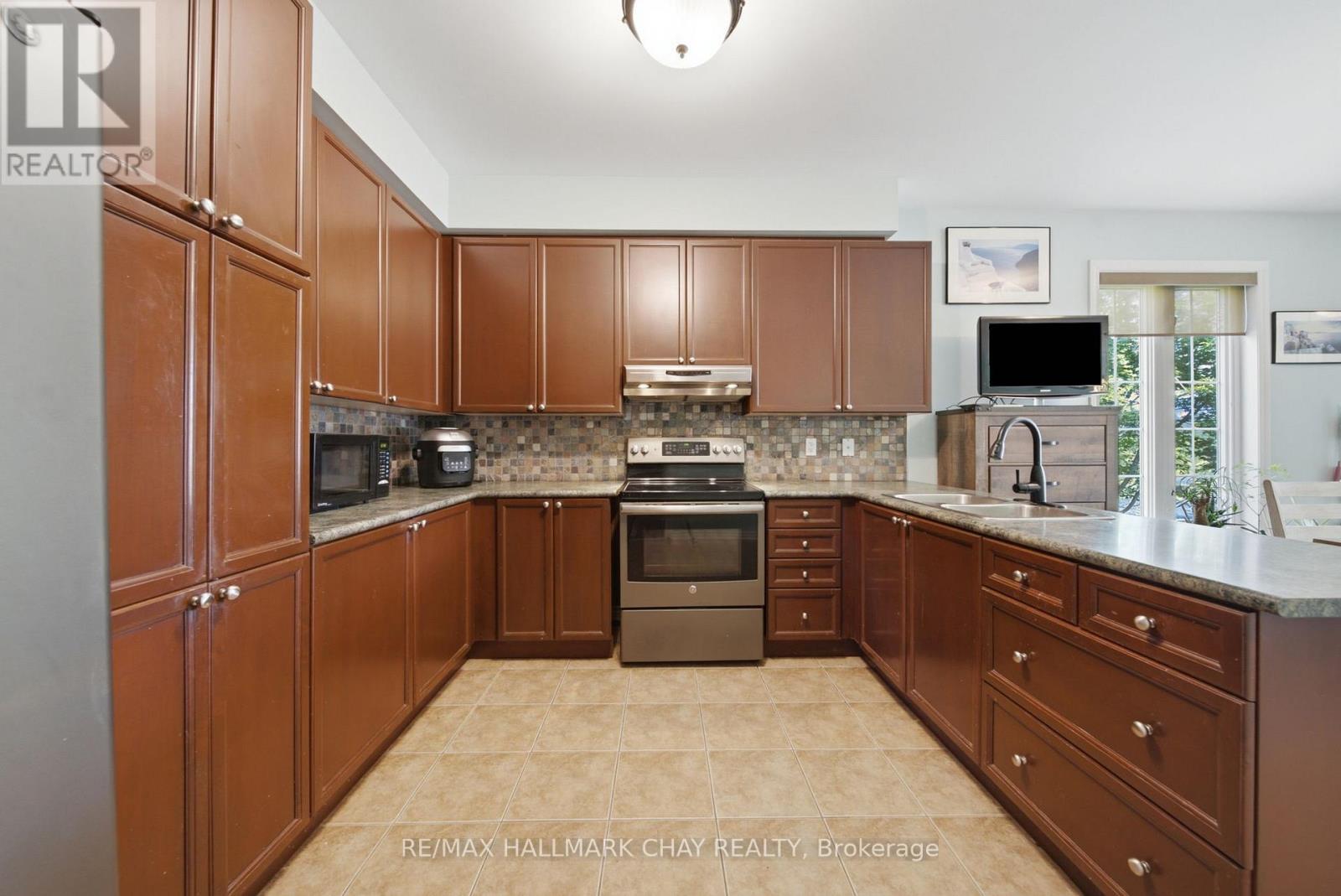 121 Prince William Way, Barrie (Innis-Shore), Ontario  L4M 7H6 - Photo 9 - S13662568