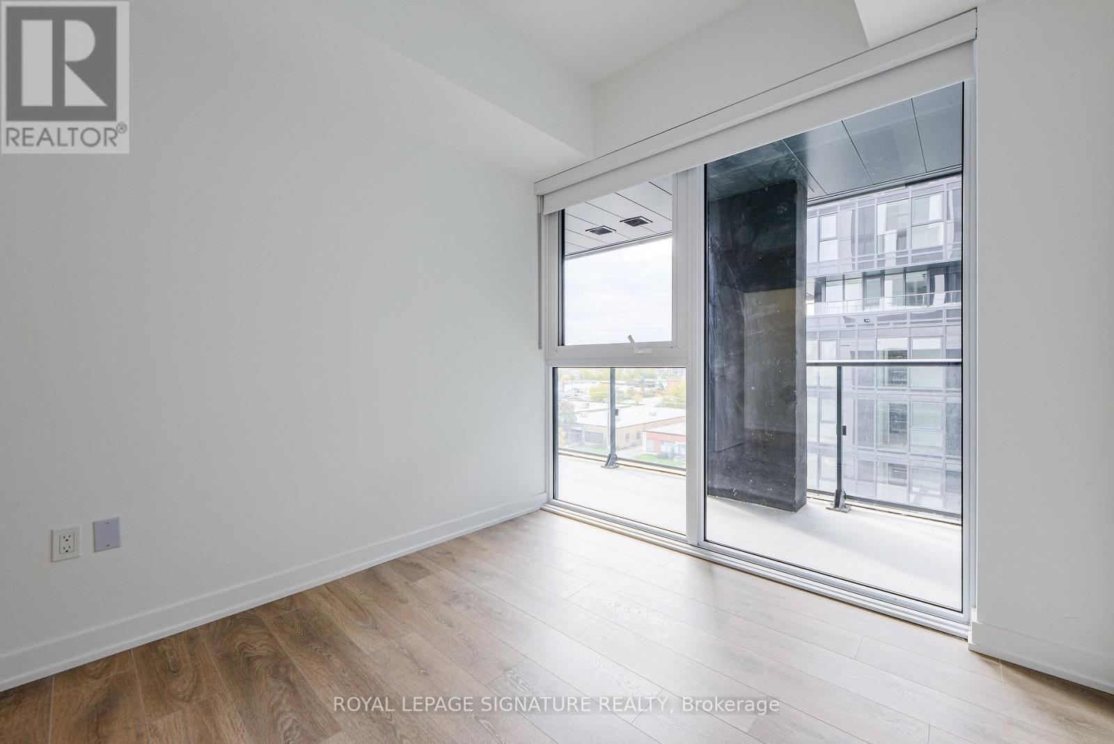 505 - 1037 THE QUEENSWAY