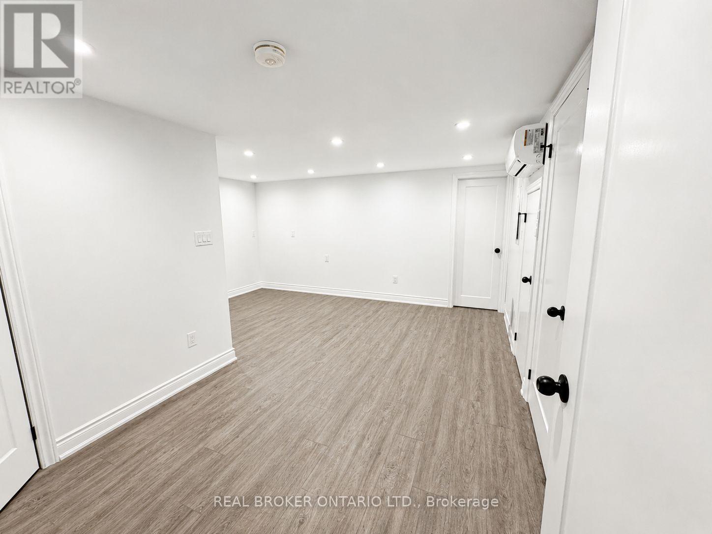1127 Main Street E, Hamilton, Ontario L8M 1P2 - Photo 18 - X13662532