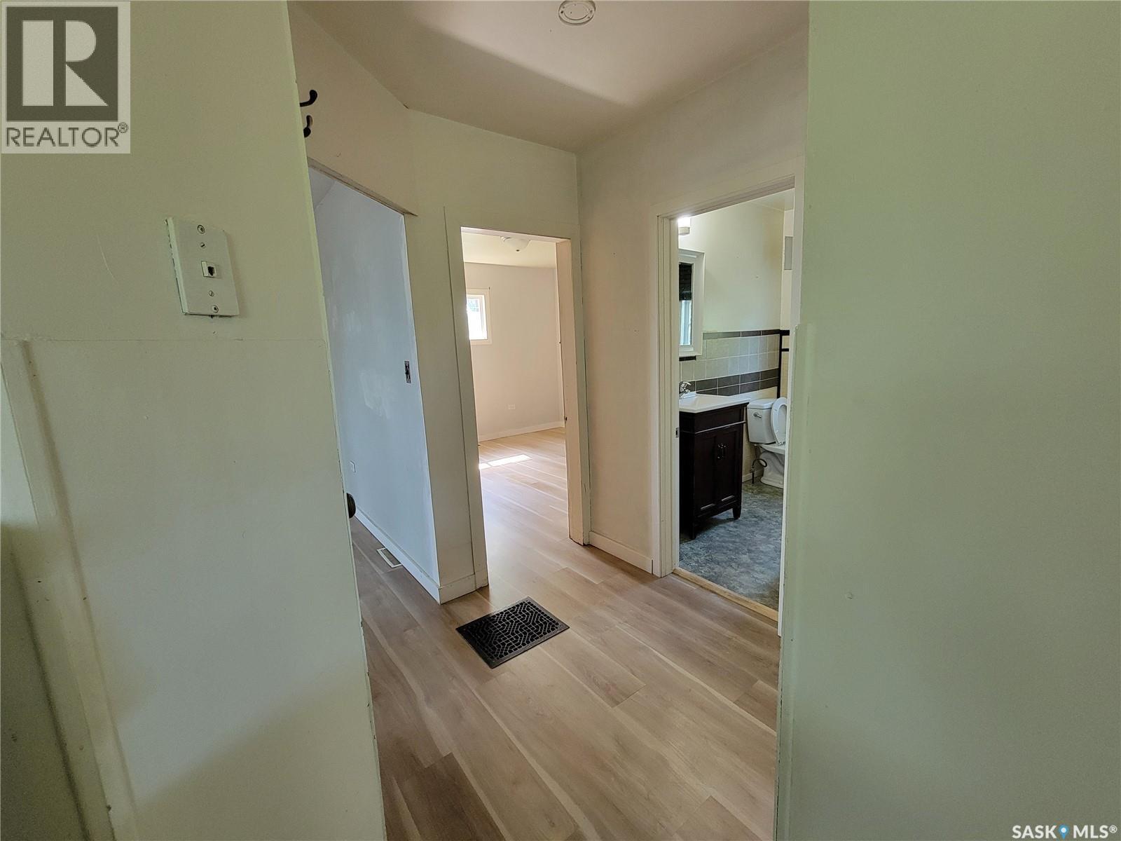 273 1st Avenue W, Unity, Saskatchewan  S0K 4L0 - Photo 4 - SK045247