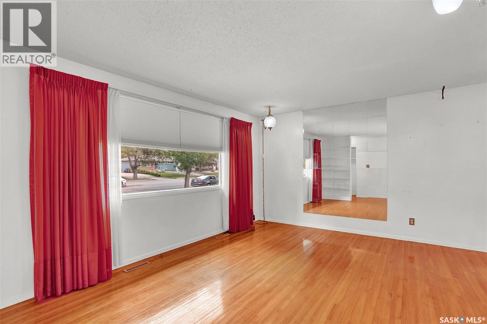 4825 Sherwood Drive, Regina, Saskatchewan  S4R 4B9 - Photo 6 - SK045179