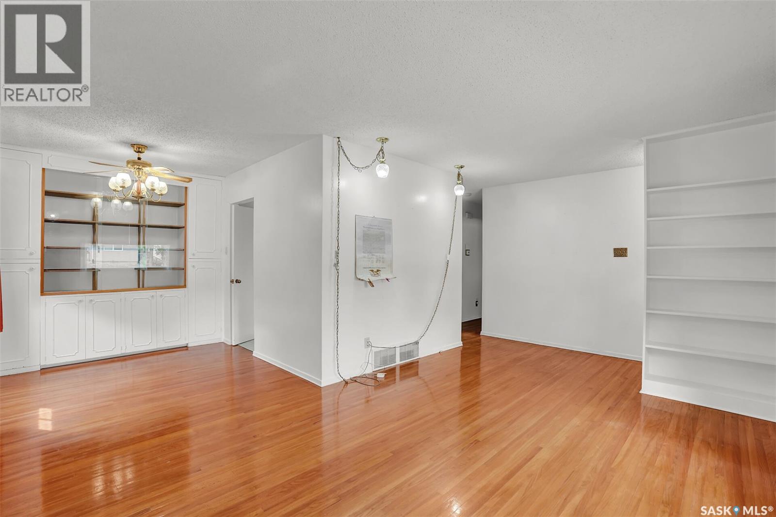4825 Sherwood Drive, Regina, Saskatchewan  S4R 4B9 - Photo 7 - SK045179