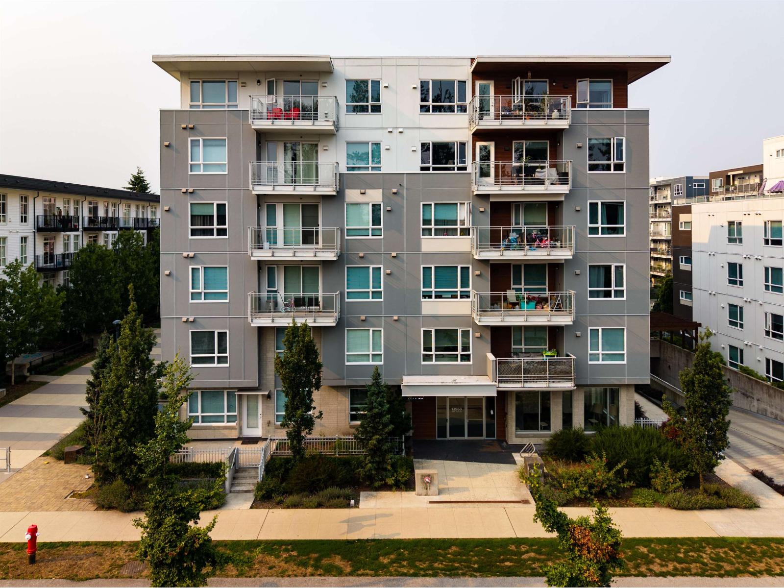 218 13963 105 Boulevard, Surrey, British Columbia  V3T 0M9 - Photo 1 - R3154580