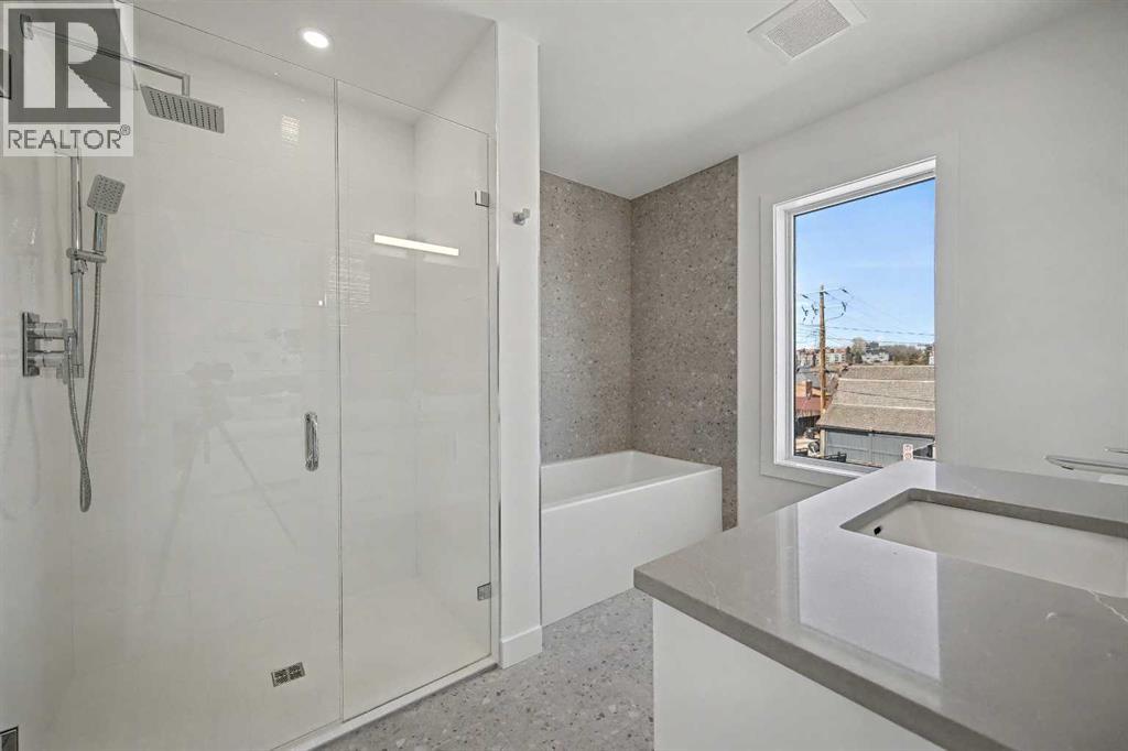 753 Centre Avenue NE, Calgary, Alberta  T2E 4B6 - Photo 17 - A2325265