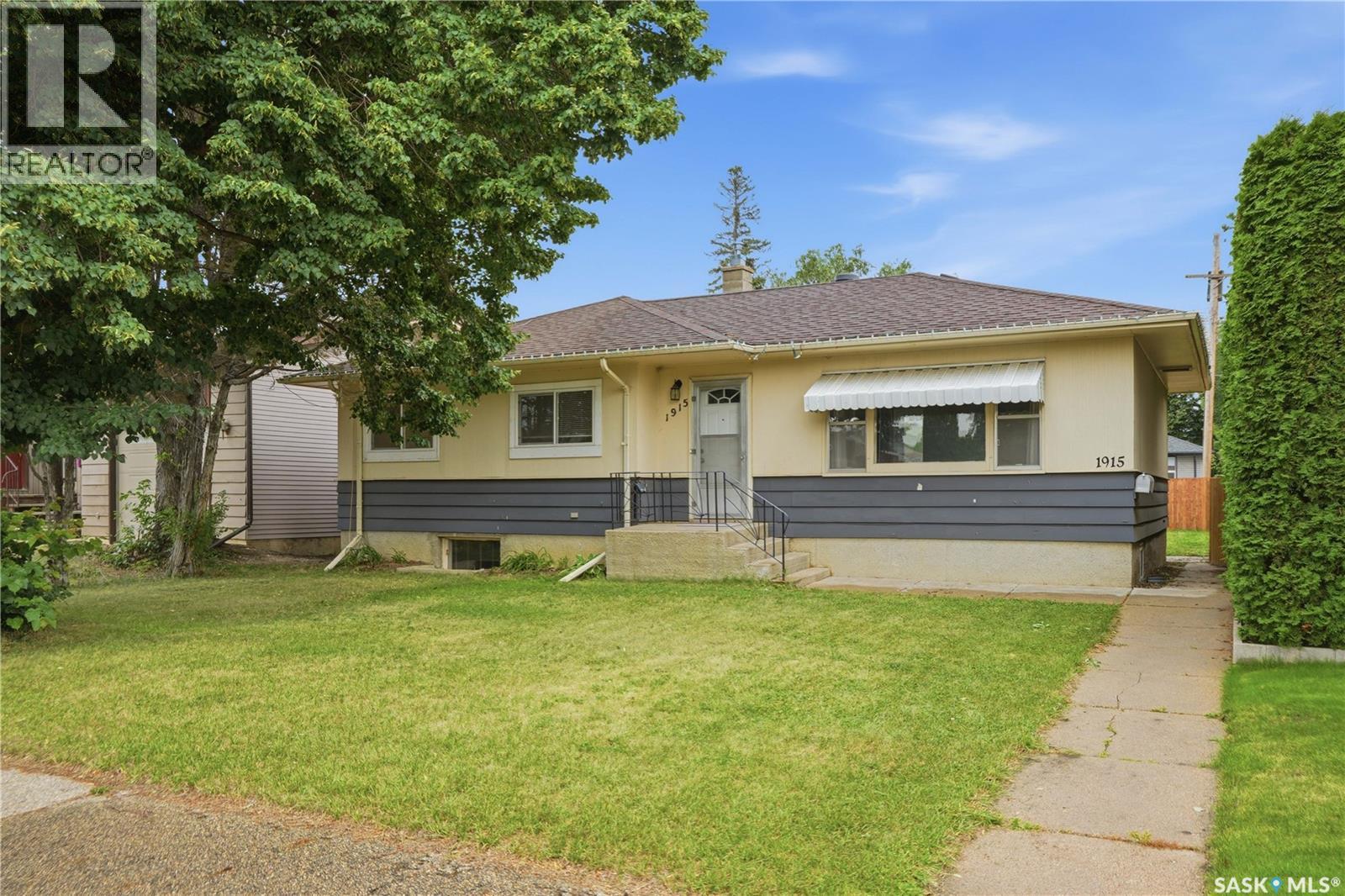 1915 Dufferin Avenue, Saskatoon, Saskatchewan  S7J 1B6 - Photo 1 - SK044930