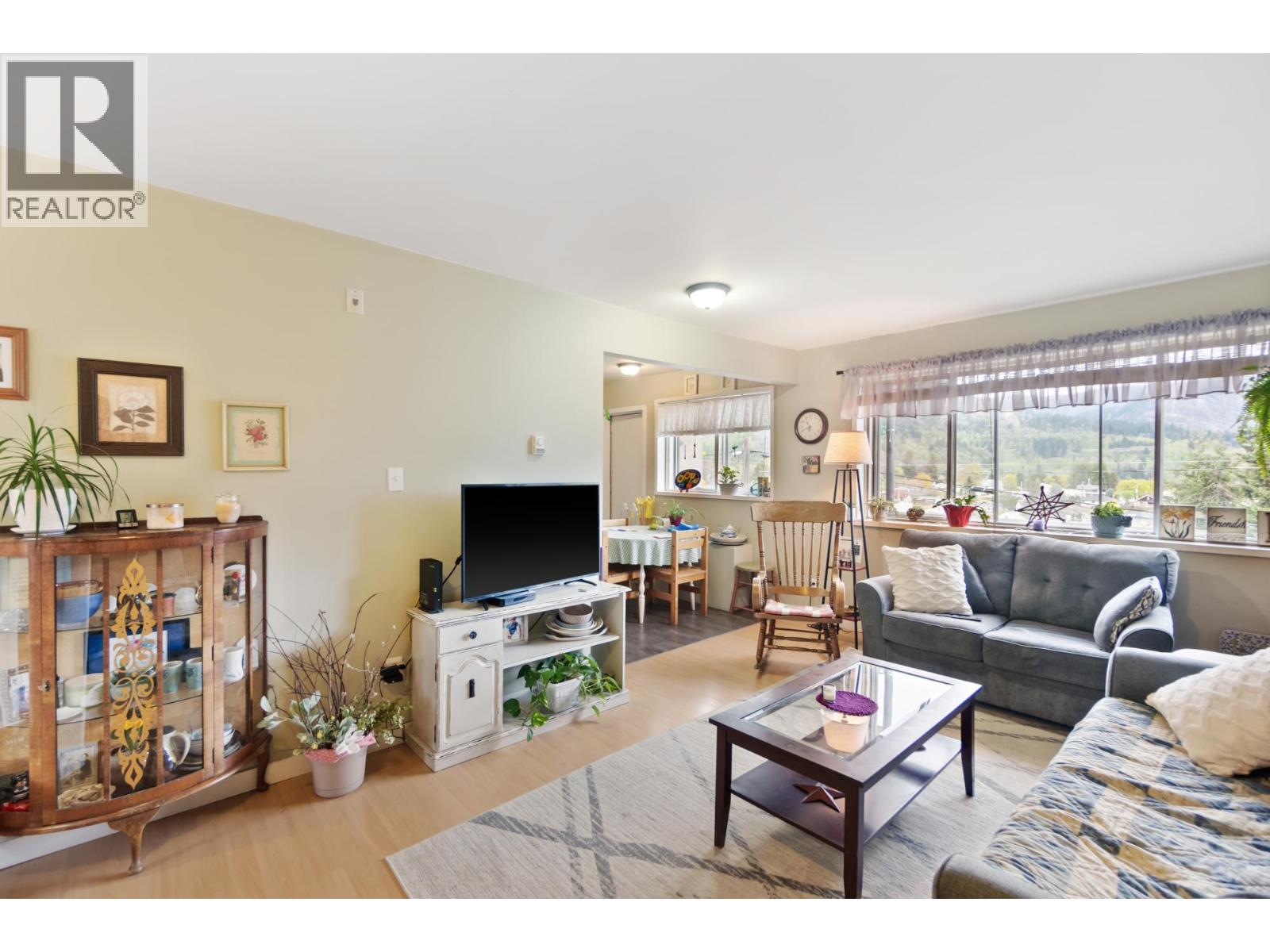 525 11th Avenue, Castlegar, British Columbia  V1N 1J6 - Photo 34 - 10375048