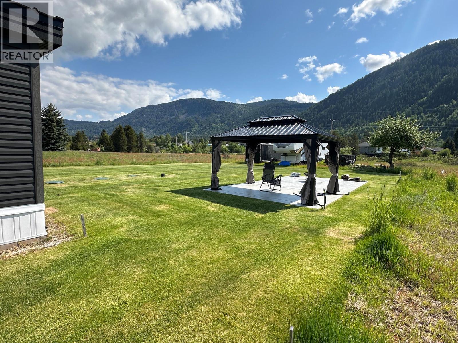 928 Waterloo Crescent, Castlegar, British Columbia  V1N 4M3 - Photo 5 - 10389931