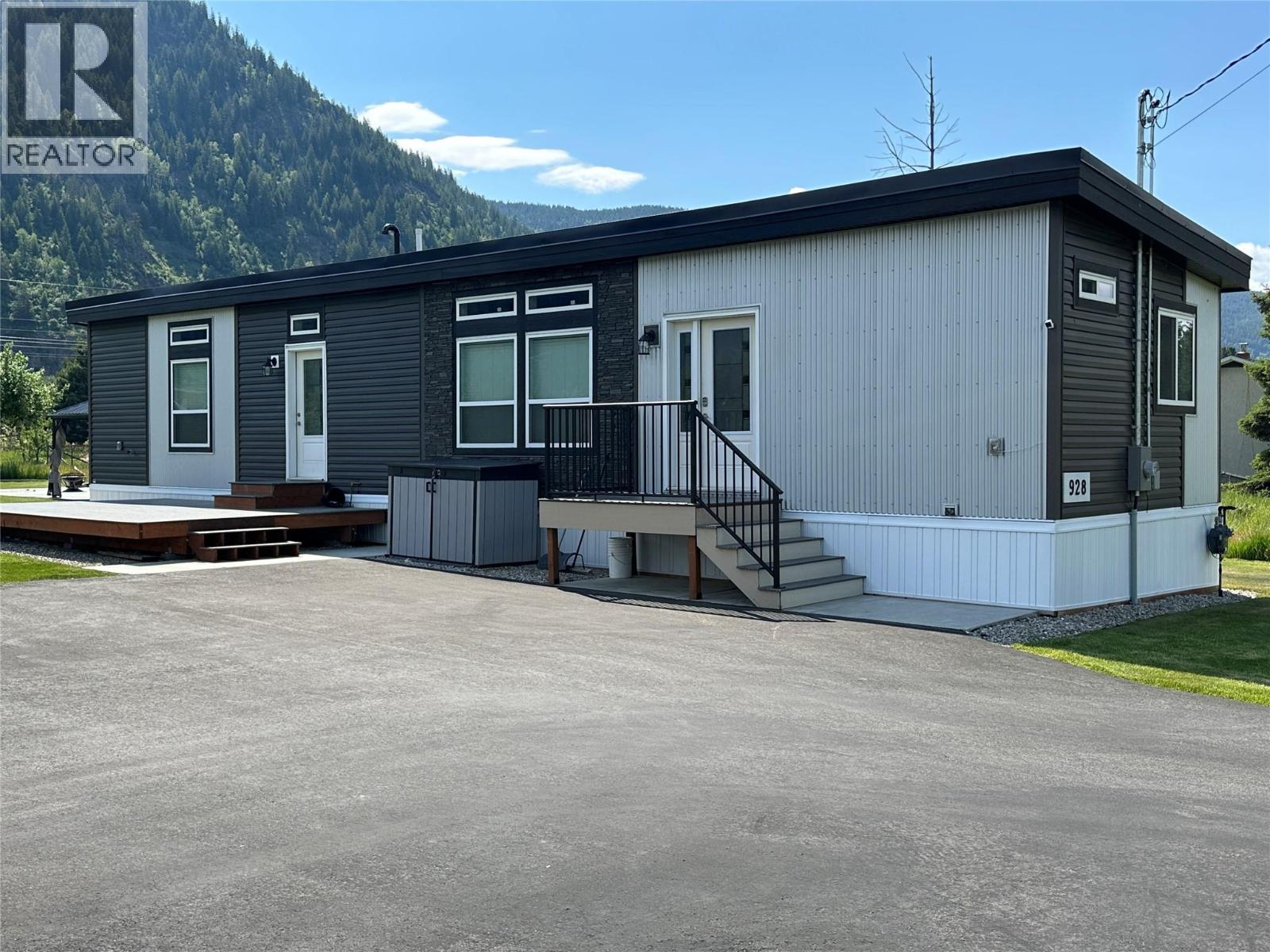928 Waterloo Crescent, Castlegar, British Columbia  V1N 4M3 - Photo 11 - 10389931