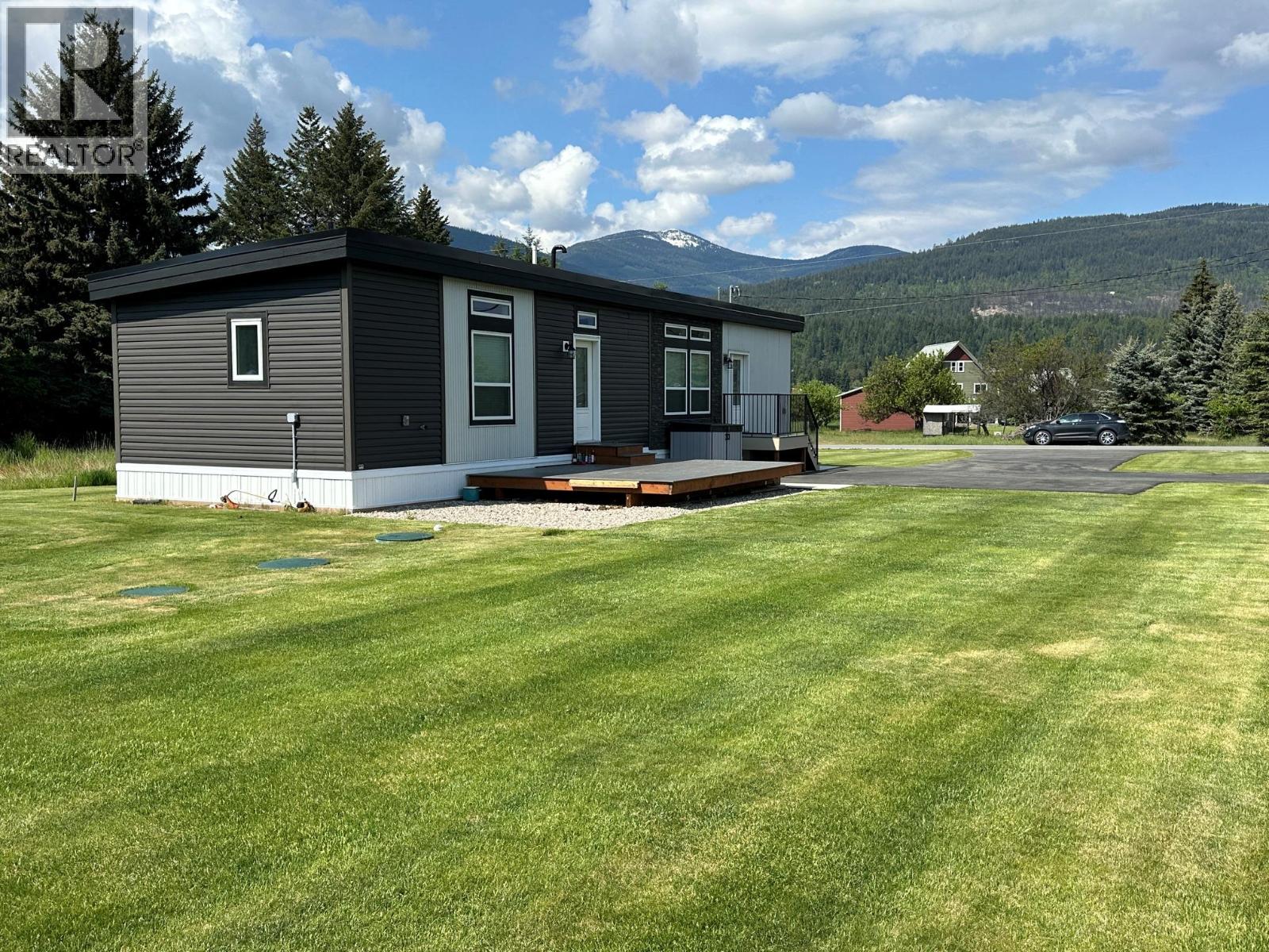 928 Waterloo Crescent, Castlegar, British Columbia
