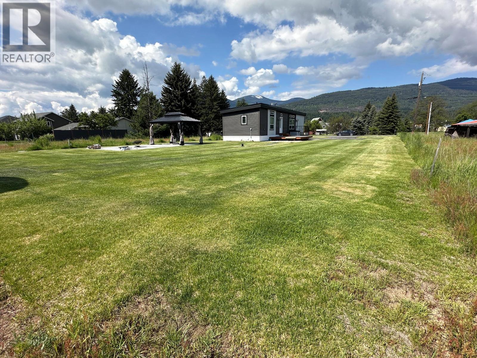 928 Waterloo Crescent, Castlegar, British Columbia  V1N 4M3 - Photo 8 - 10389931