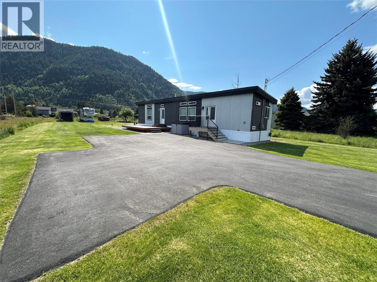 928 Waterloo Crescent, Castlegar, British Columbia  V1N 4M3 - Photo 10 - 10389931