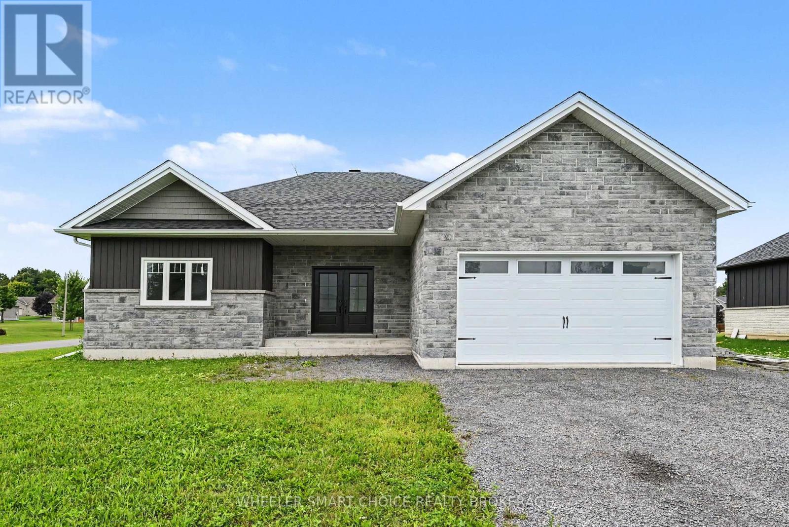 31 Dale Street, South Stormont, Ontario  K0C 1P0 - Photo 2 - X13662724