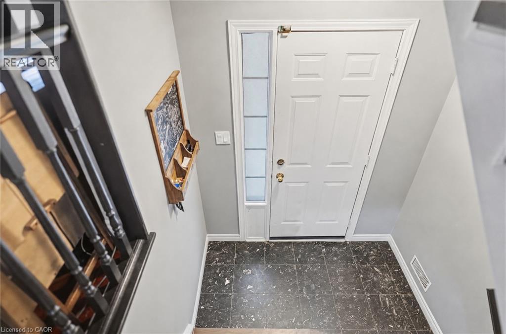 692 Grange Crescent, Waterloo, Ontario  N2T 2L8 - Photo 5 - 40854819