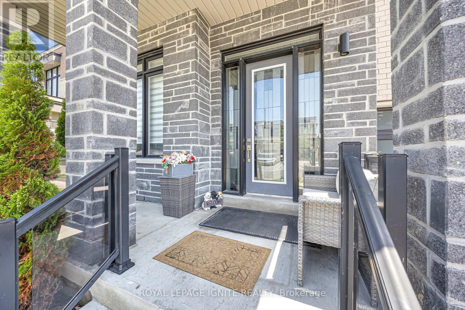 11 Larkin Lane, Clarington, Ontario  L1C 4A7 - Photo 3 - E13662664