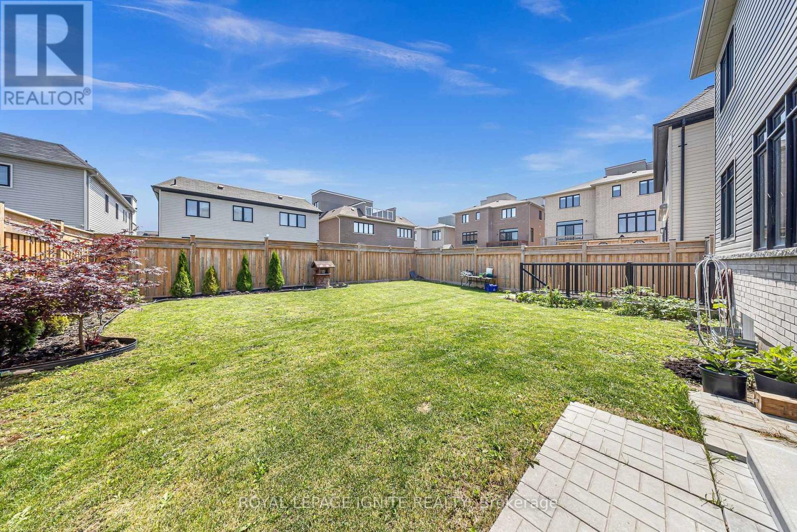 11 Larkin Lane, Clarington, Ontario  L1C 4A7 - Photo 5 - E13662664