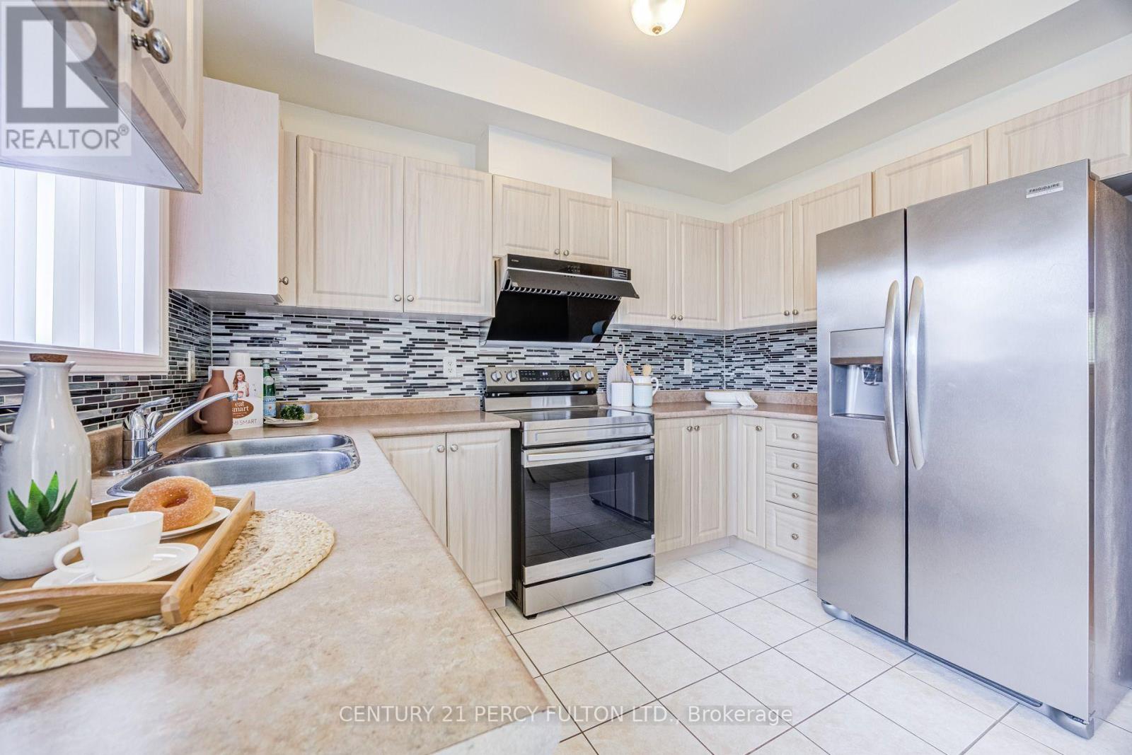 1532 Hummingbird Court, Pickering, Ontario  L1V 7H9 - Photo 23 - E13662730