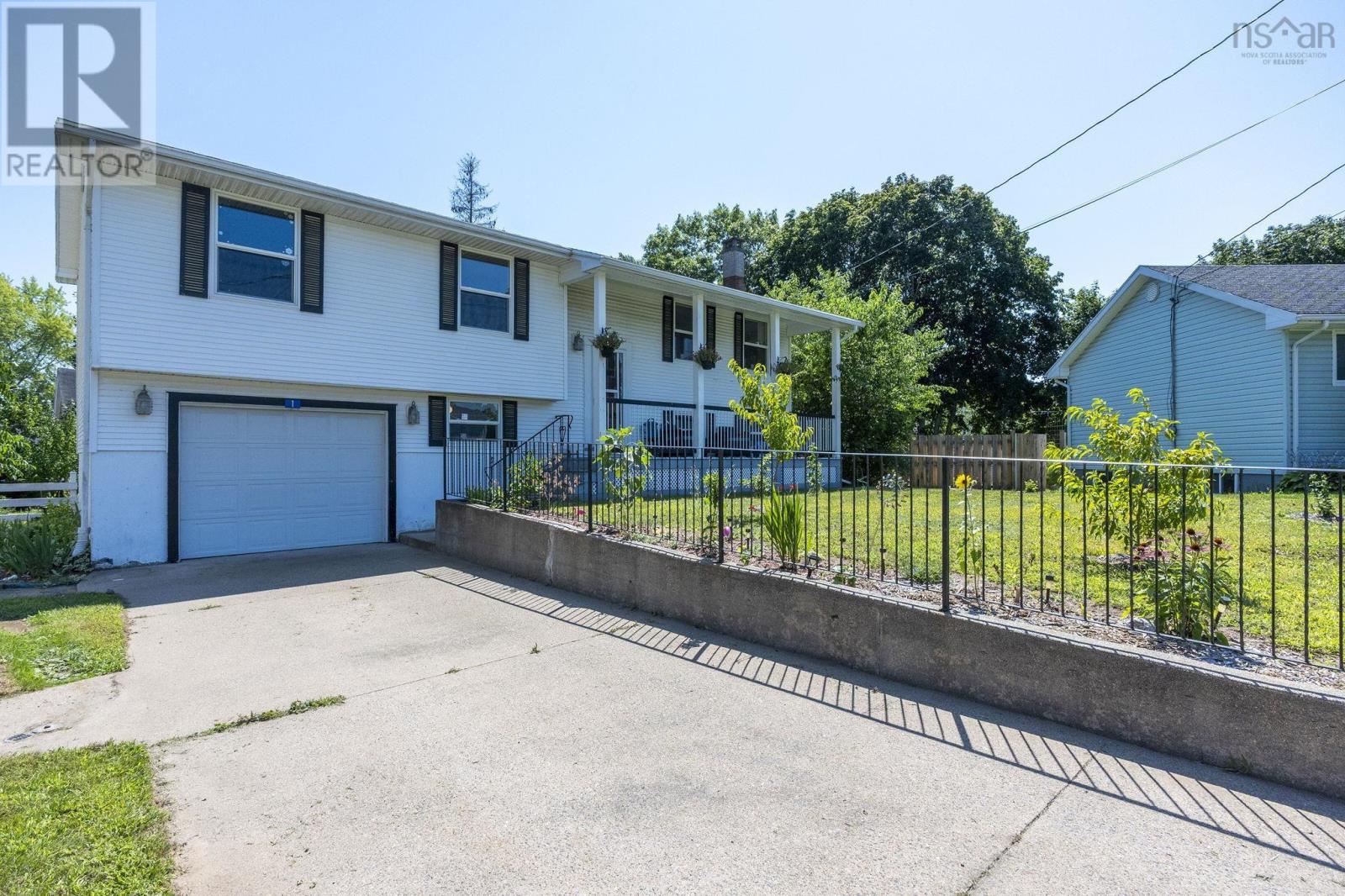 1 Mckenzie Drive, Middleton, Nova Scotia  B0S 1P0 - Photo 2 - 202620271