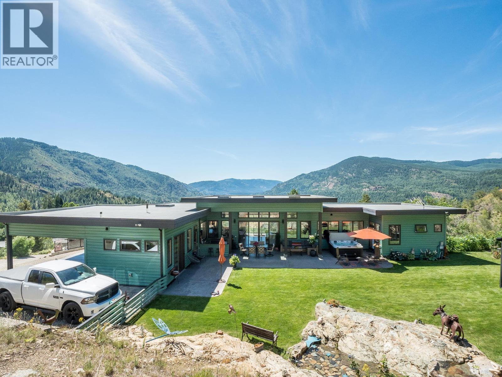 160 10th Avenue, Montrose, British Columbia  V0G 1P0 - Photo 59 - 10394364