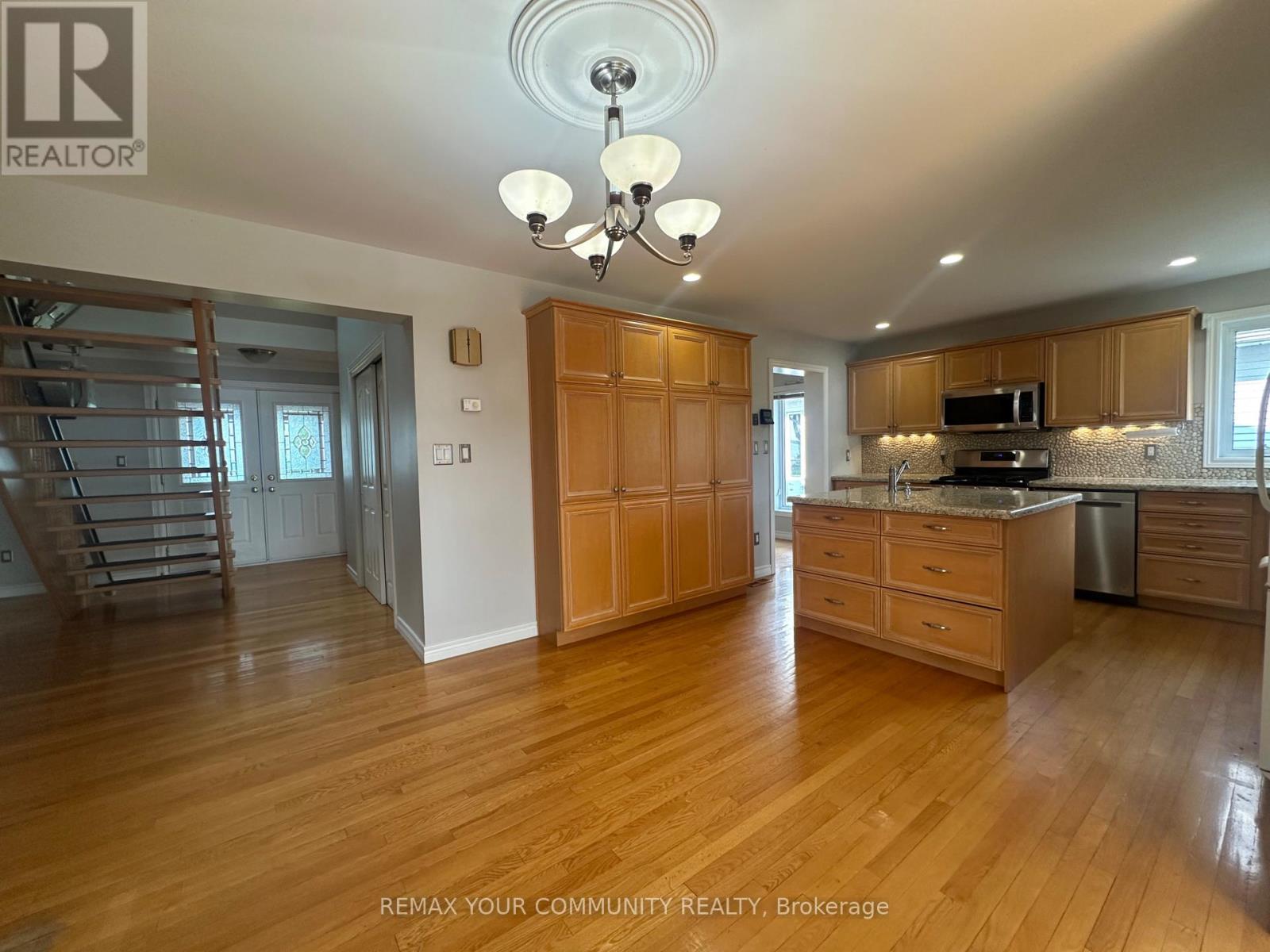 203 Lake Drive E, Georgina, Ontario  L4P 3E9 - Photo 10 - N13662838