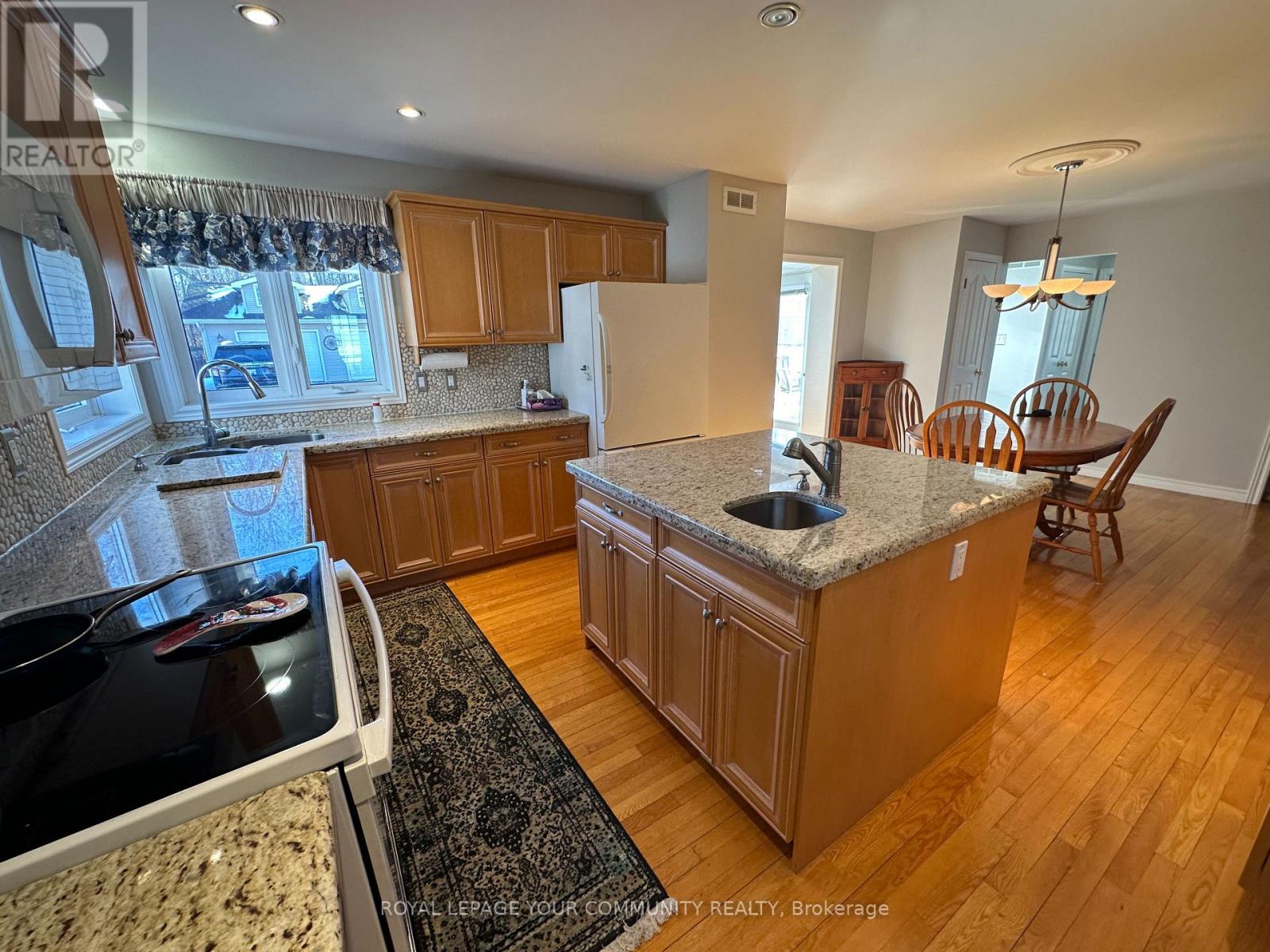 203 Lake Drive E, Georgina, Ontario  L4P 3E9 - Photo 8 - N13662838