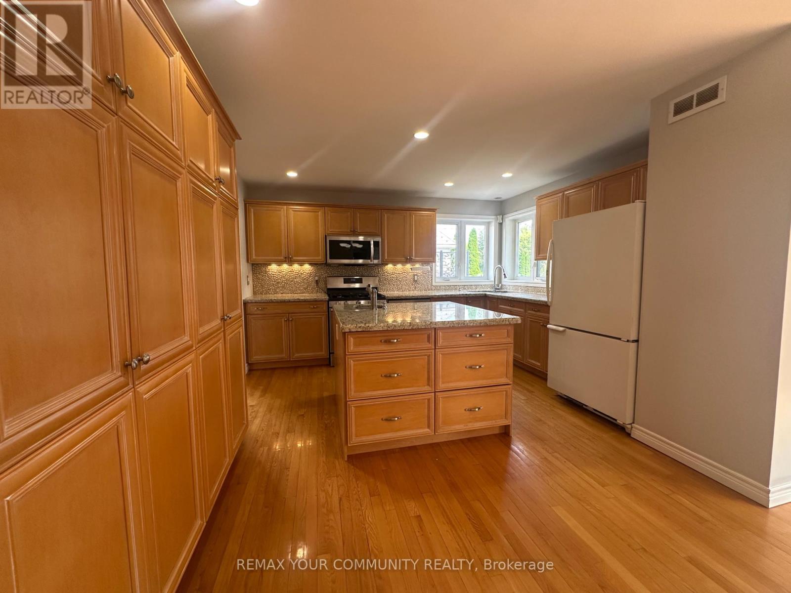 203 Lake Drive E, Georgina, Ontario  L4P 3E9 - Photo 9 - N13662838