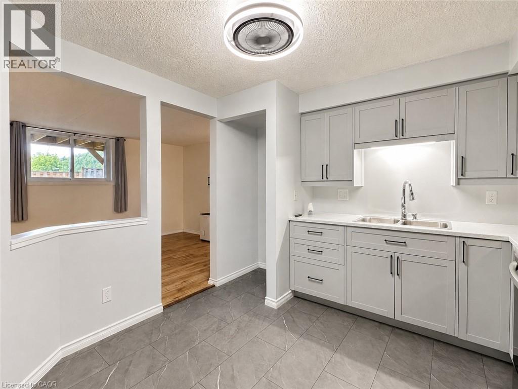 266 Overlea Drive Unit# 402, Kitchener, Ontario  N2M 5N2 - Photo 4 - 40853150