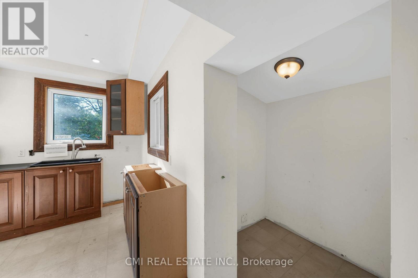 43 Perry Street, Barrie, Ontario  L4N 2G2 - Photo 16 - S13662796