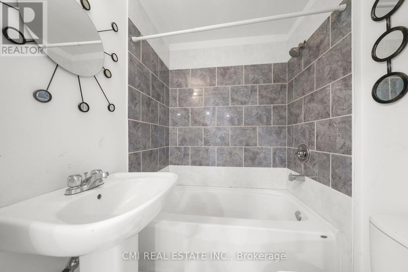 43 Perry Street, Barrie, Ontario  L4N 2G2 - Photo 37 - S13662796