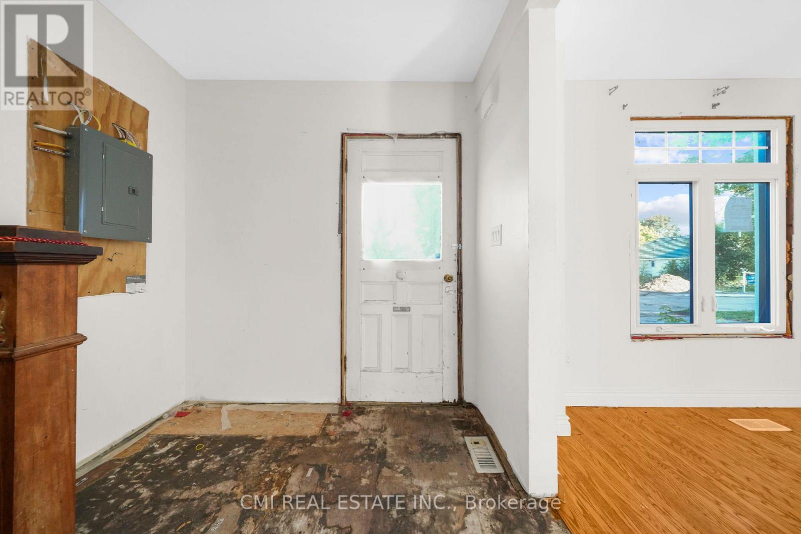 43 Perry Street, Barrie, Ontario  L4N 2G2 - Photo 5 - S13662796