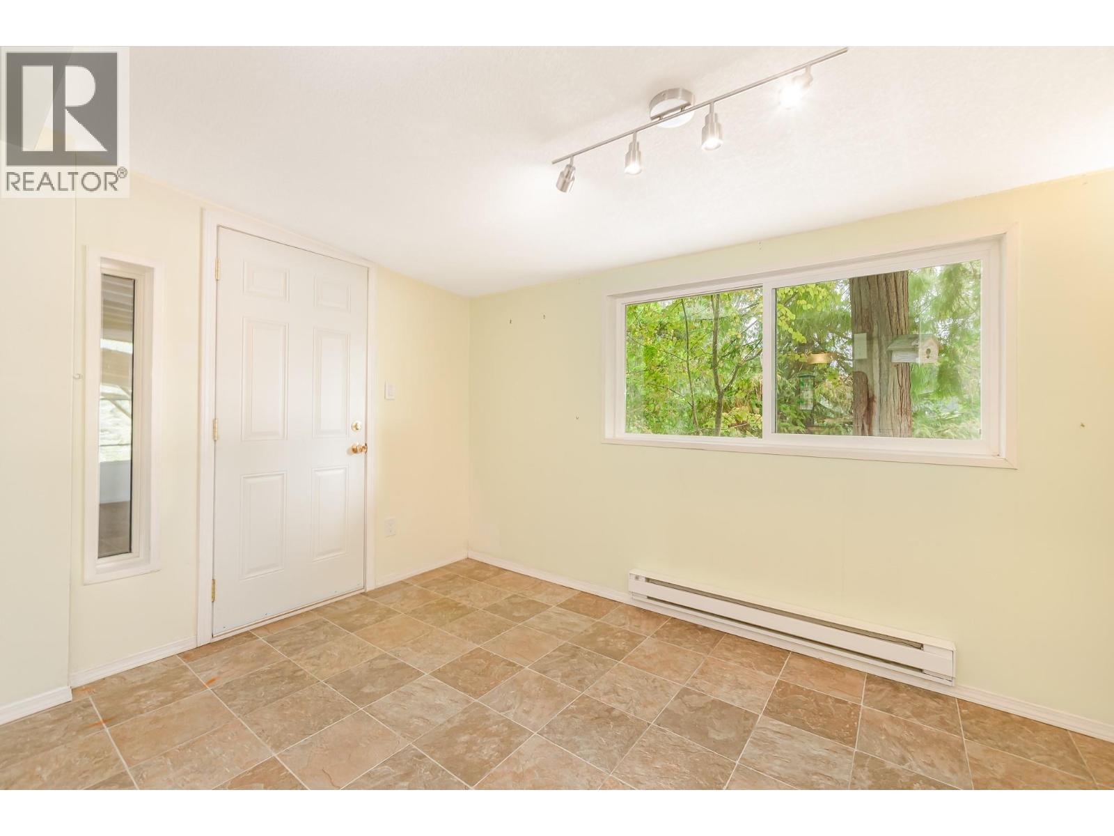 2036 Solsqua-Sicamous Road Unit# 8, Sicamous, British Columbia  V0E 2V4 - Photo 8 - 10397429