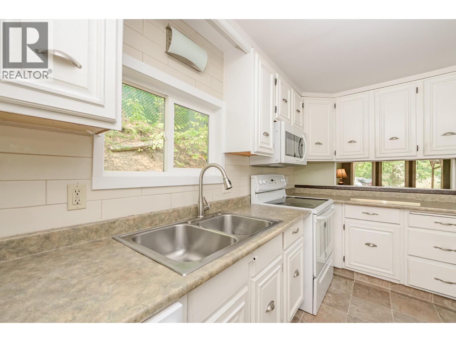 2036 Solsqua-Sicamous Road Unit# 8, Sicamous, British Columbia  V0E 2V4 - Photo 2 - 10397429