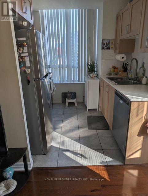 1009 - 1359 Rathburn Road, Mississauga, Ontario L4W 5P7 - Photo 3 - W13651000
