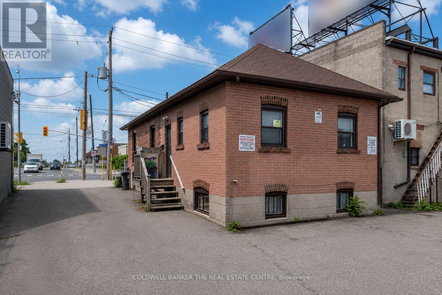 2236 Eglinton Avenue W, Toronto, Ontario M6E 2L3 - Photo 10 - W13662712