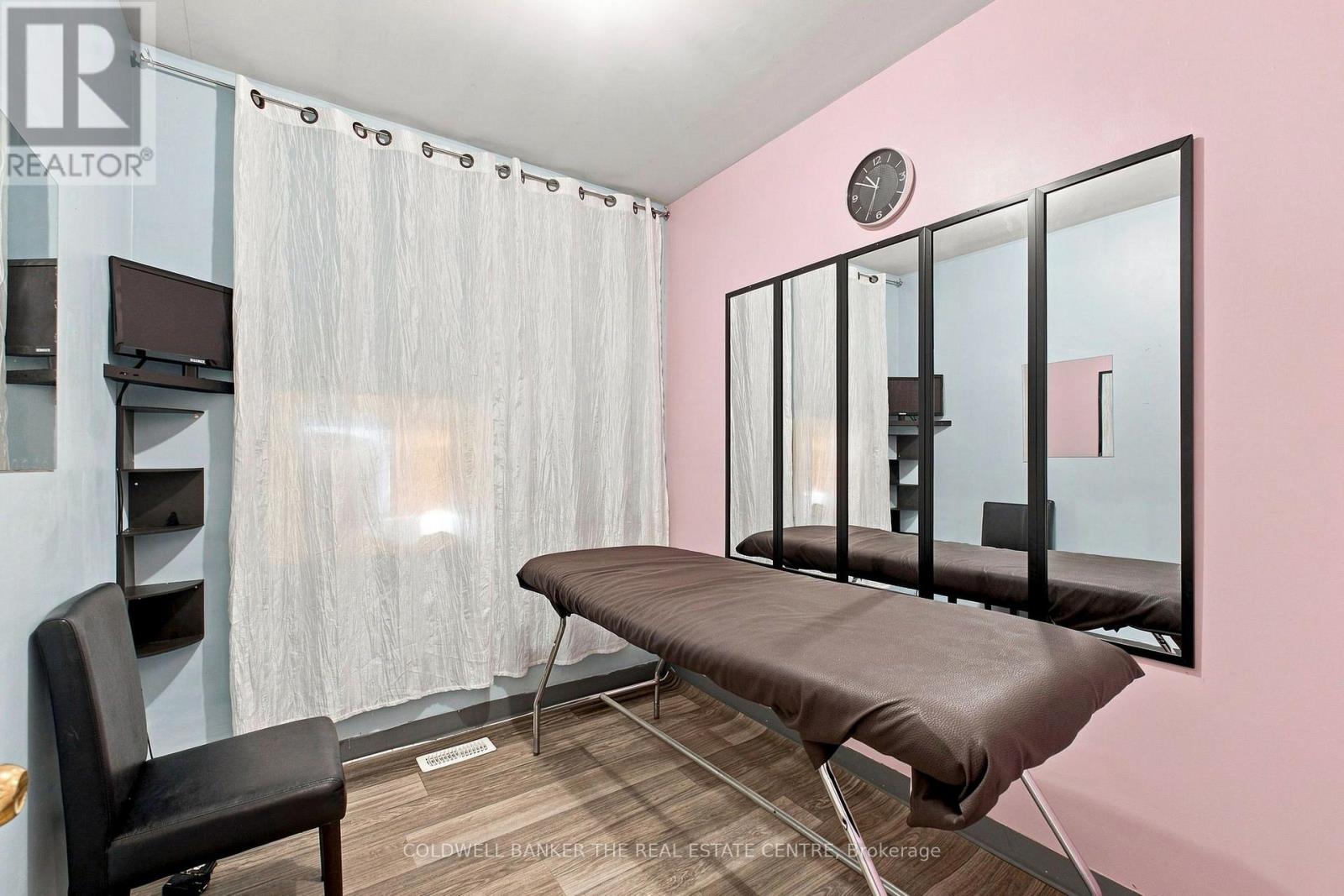 2236 Eglinton Avenue W, Toronto, Ontario M6E 2L3 - Photo 6 - W13662712