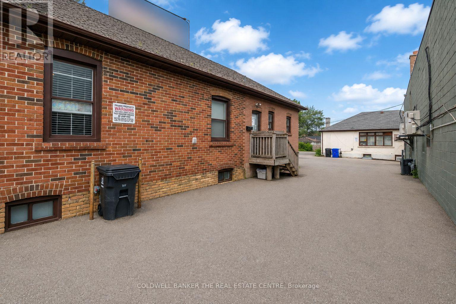 2236 Eglinton Avenue W, Toronto, Ontario M6E 2L3 - Photo 9 - W13662712