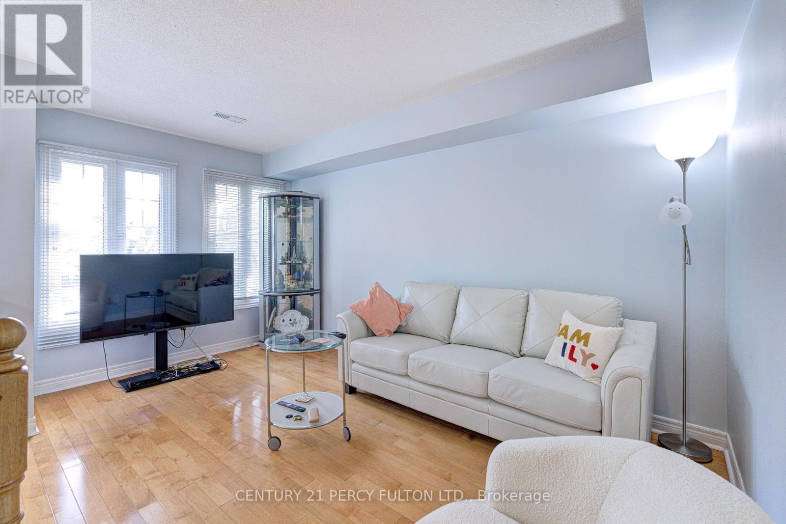 17 - 800 Dundas Street W, Mississauga, Ontario L5C 4S8 - Photo 2 - W13662742