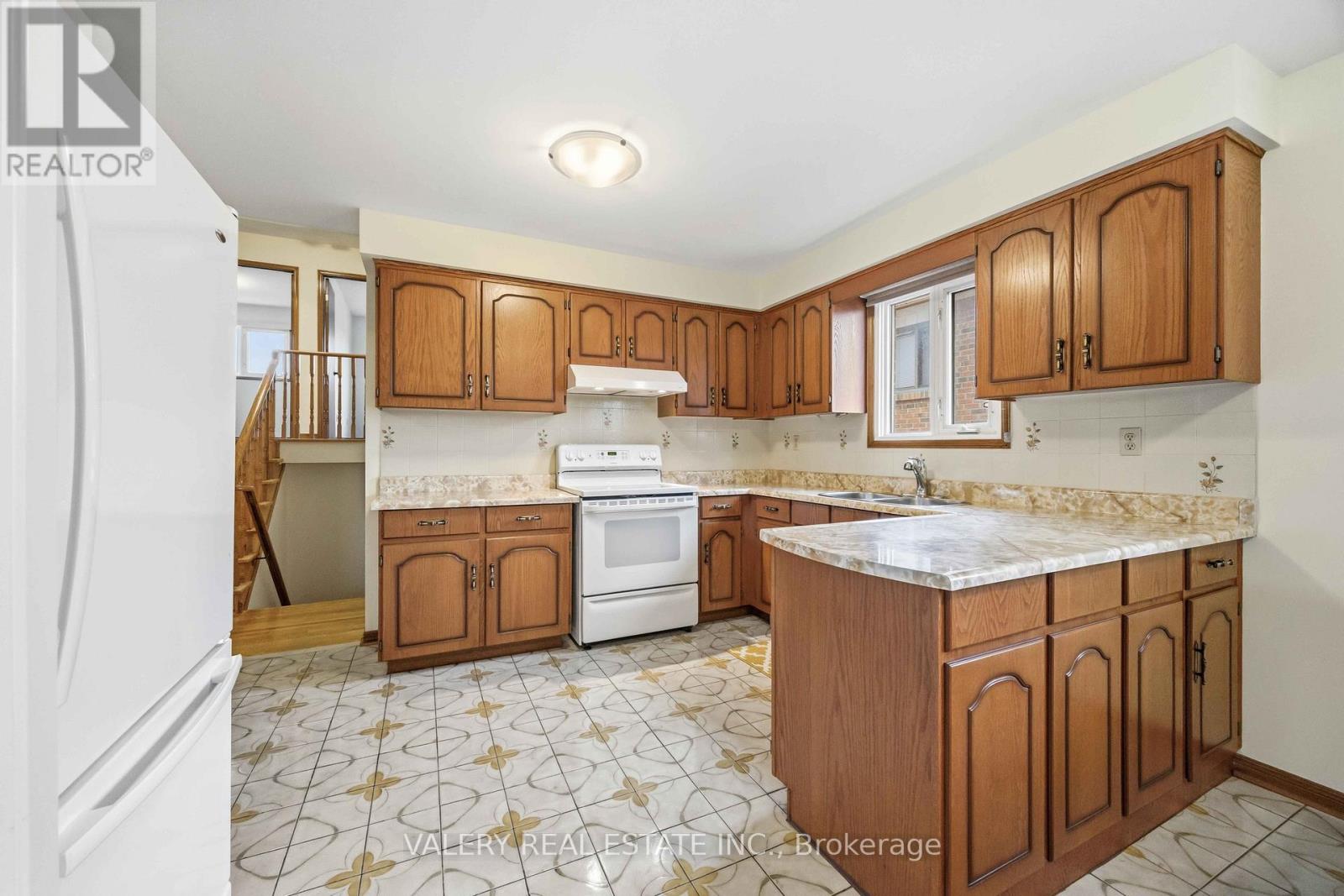 A - Upper - 49 Sentinel Road, Toronto, Ontario  M3J 3E4 - Photo 10 - W13662792