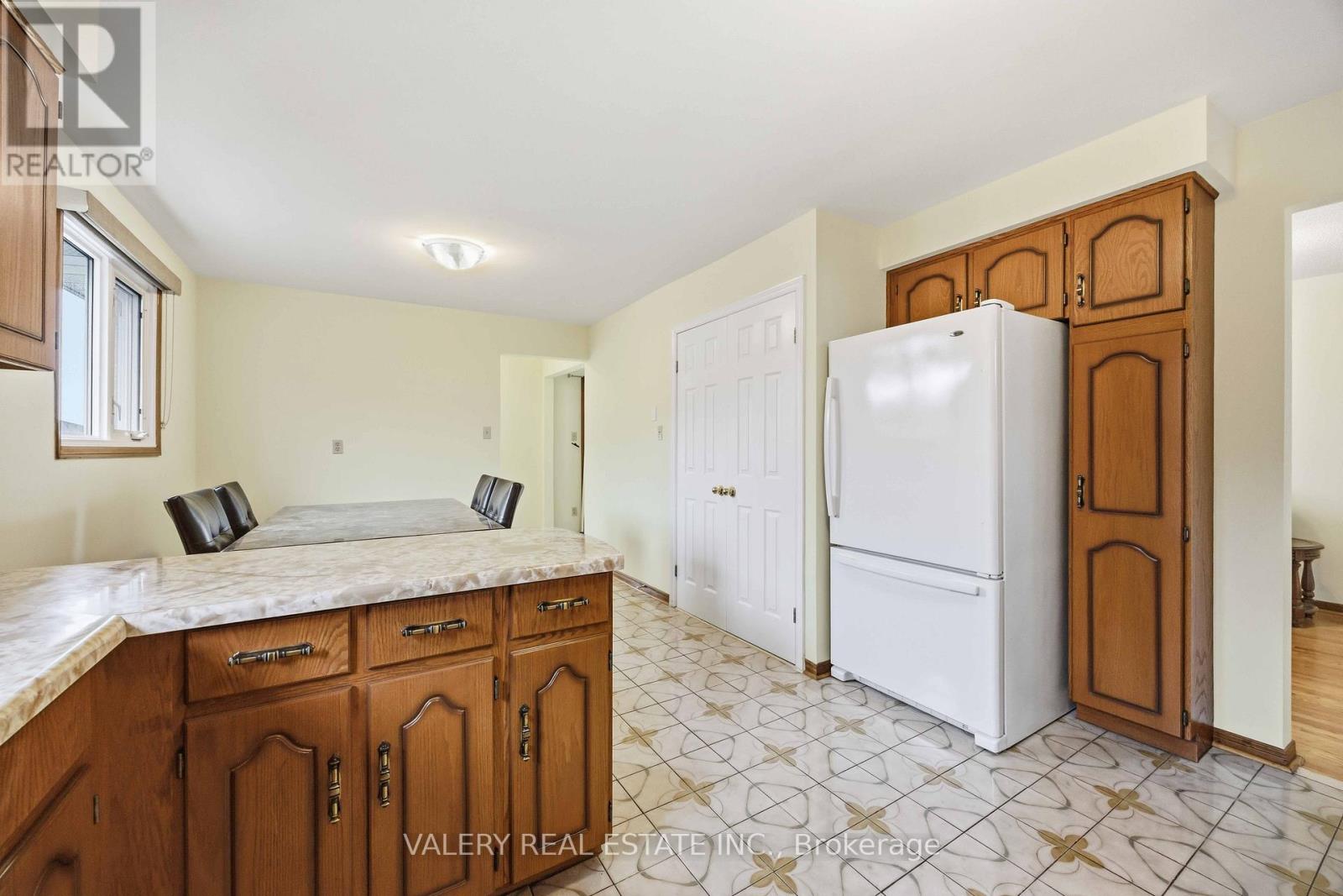 A - Upper - 49 Sentinel Road, Toronto, Ontario  M3J 3E4 - Photo 12 - W13662792