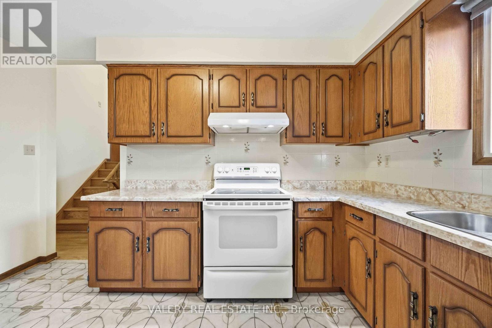A - Upper - 49 Sentinel Road, Toronto, Ontario  M3J 3E4 - Photo 13 - W13662792