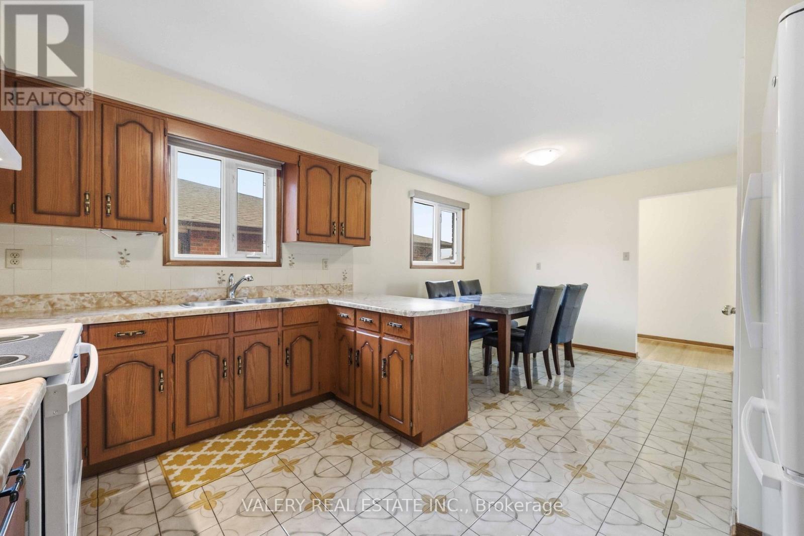 A - Upper - 49 Sentinel Road, Toronto, Ontario  M3J 3E4 - Photo 14 - W13662792