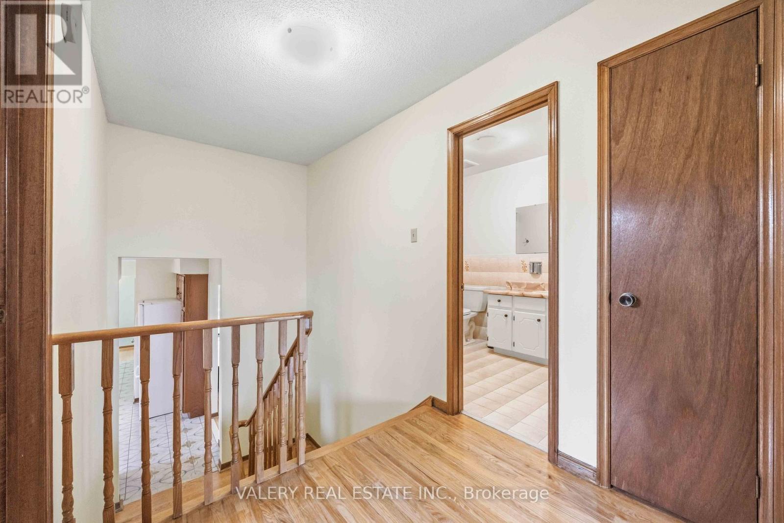 A - Upper - 49 Sentinel Road, Toronto, Ontario  M3J 3E4 - Photo 16 - W13662792