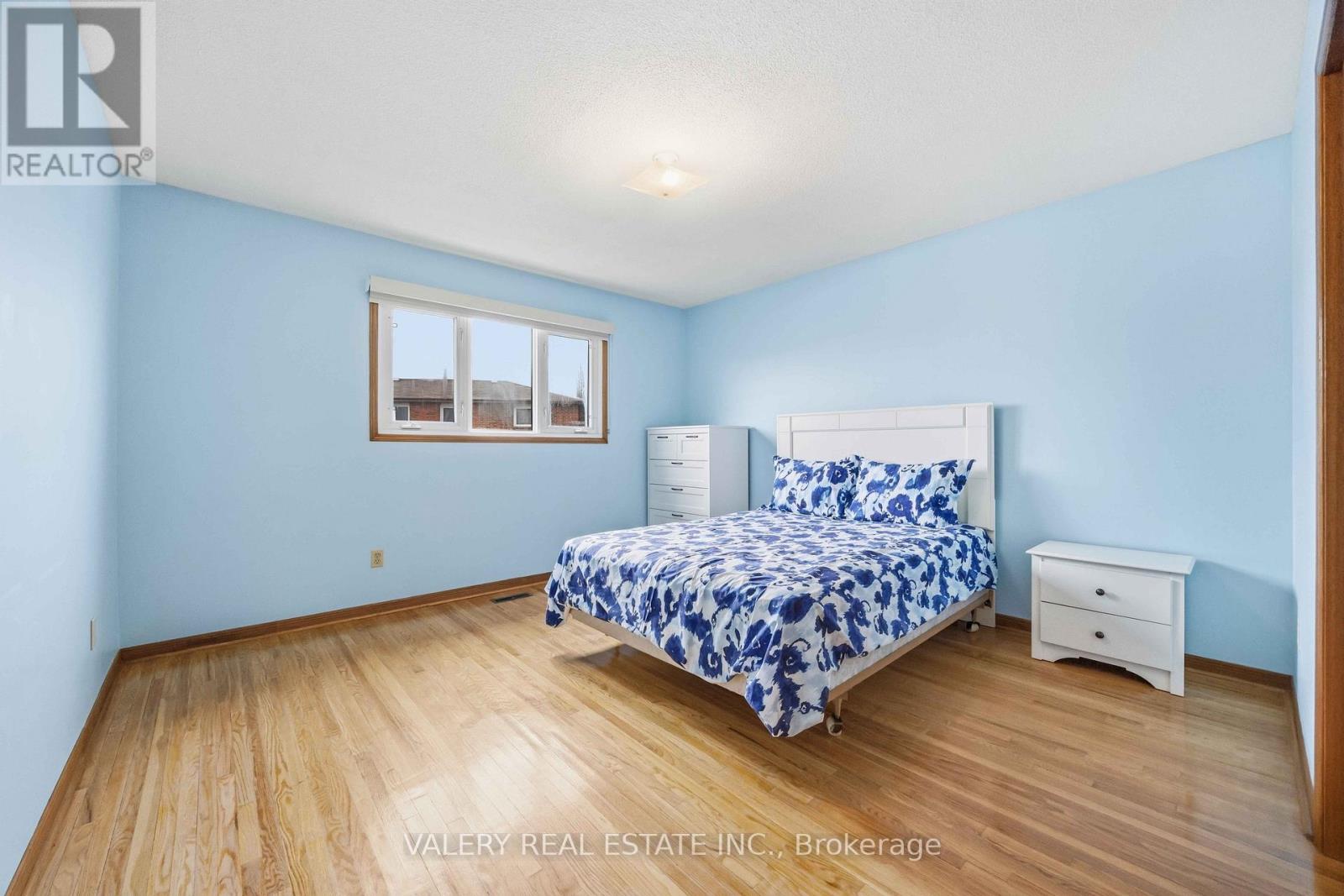 A - Upper - 49 Sentinel Road, Toronto, Ontario  M3J 3E4 - Photo 17 - W13662792