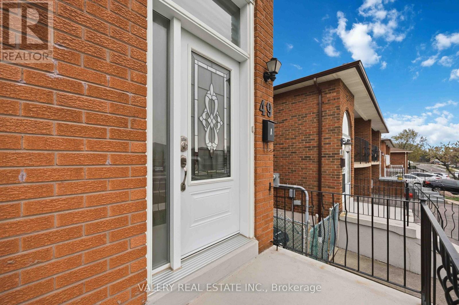 A - Upper - 49 Sentinel Road, Toronto, Ontario  M3J 3E4 - Photo 3 - W13662792