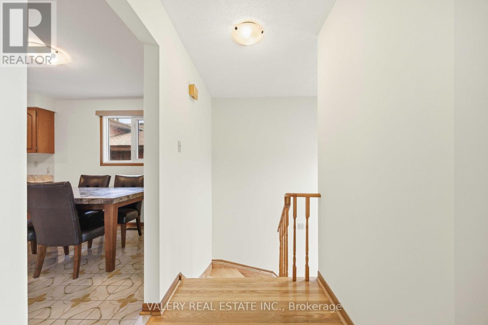 A - Upper - 49 Sentinel Road, Toronto, Ontario  M3J 3E4 - Photo 5 - W13662792