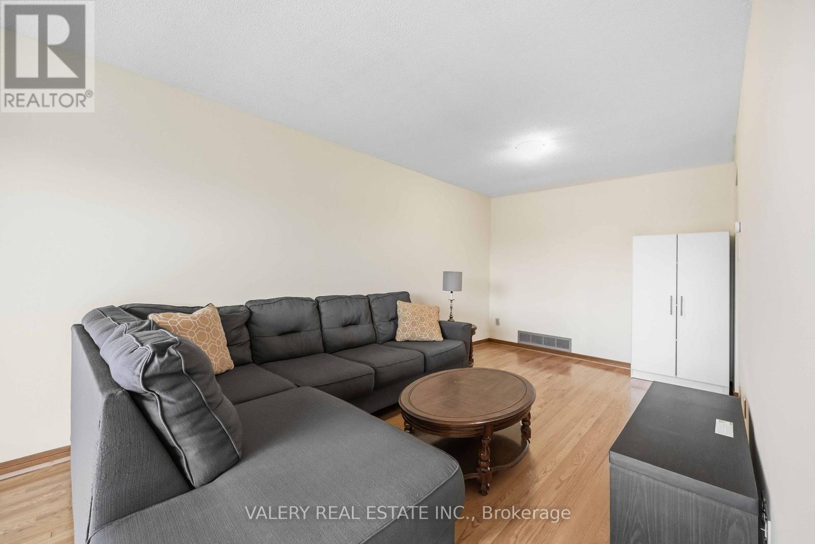 A - Upper - 49 Sentinel Road, Toronto, Ontario  M3J 3E4 - Photo 6 - W13662792
